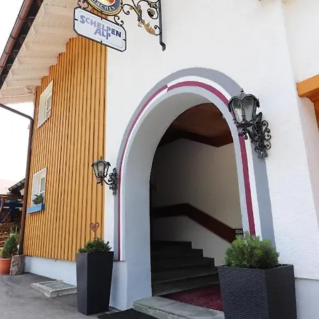 Schelpenalp Hotel *