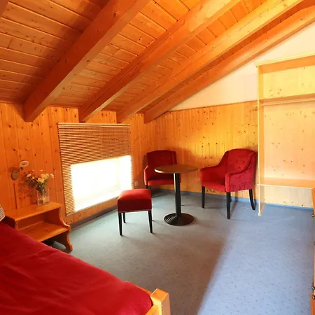 Schelpenalp Hotel *