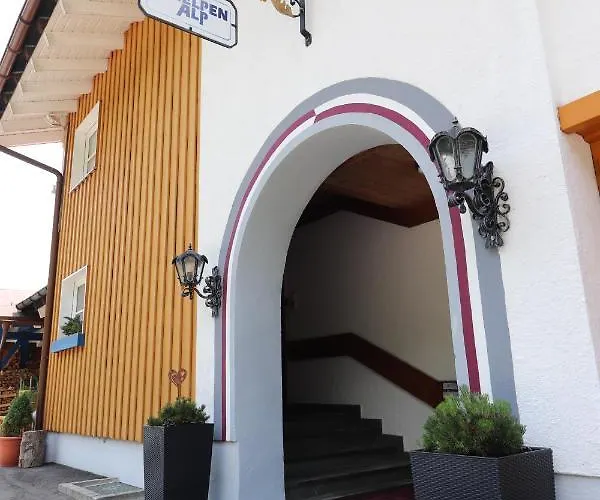 Schelpenalp Hotel *